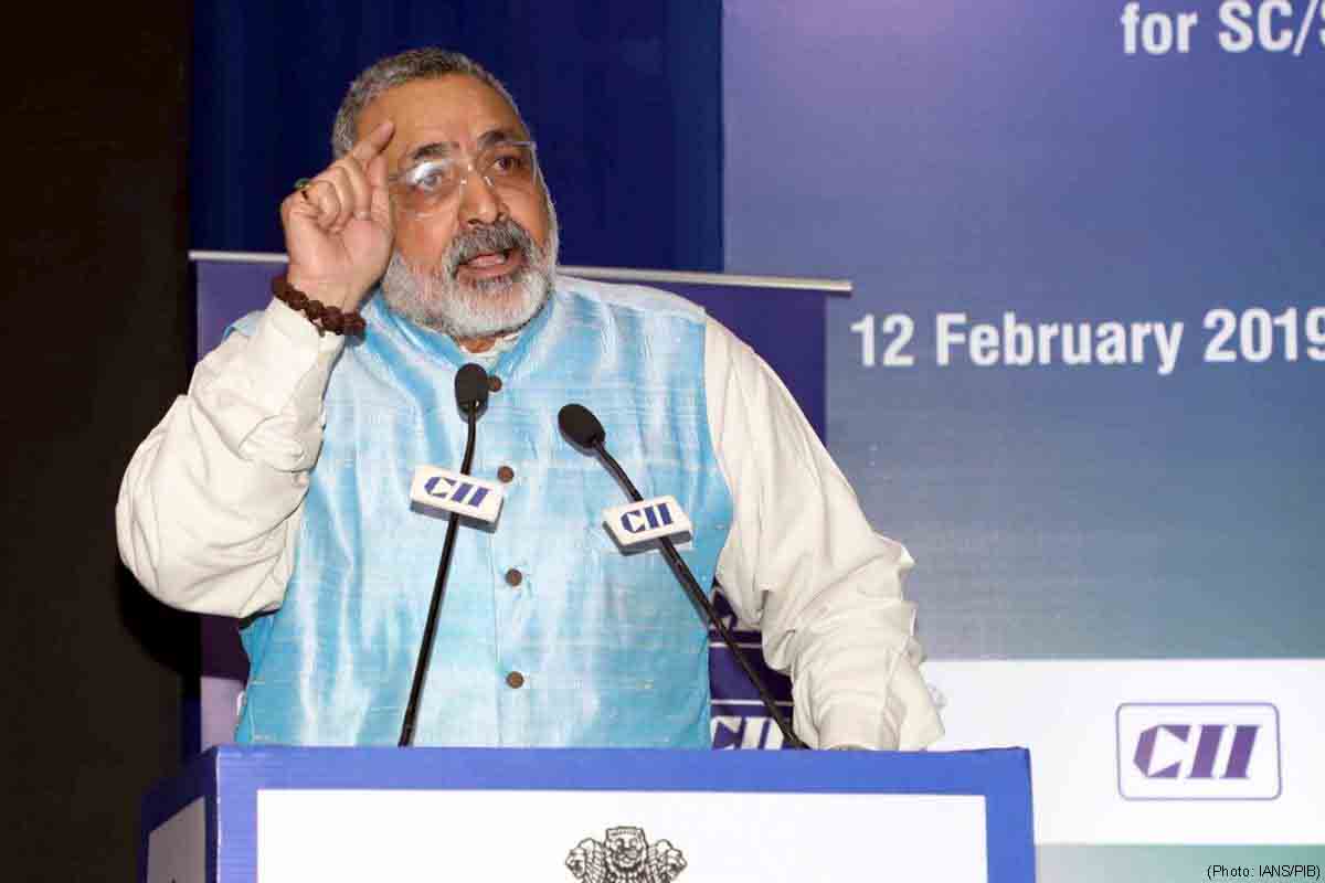 Handloom sector must tap niche markets to boost growth: Giriraj Singh