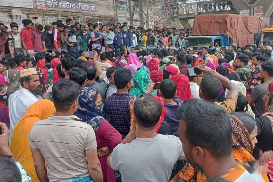 Garment workers block road in Chattogram over unpaid wages